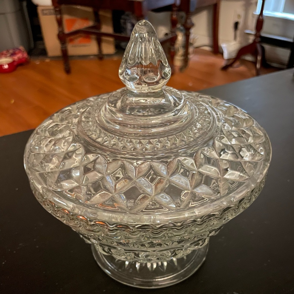Beautiful vintage Wexford Anchor Hocking Candy Dish